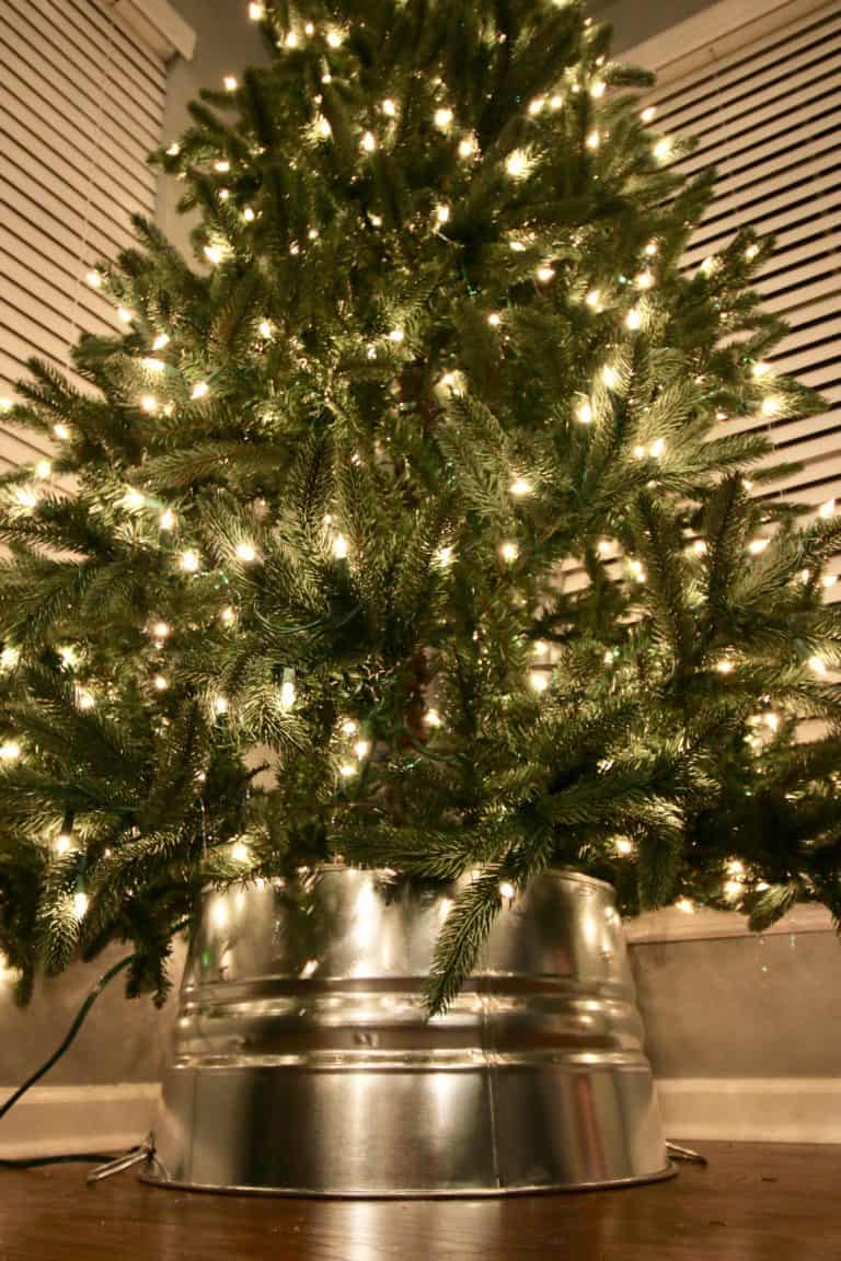 8-diy-christmas-tree-collar-ideas
