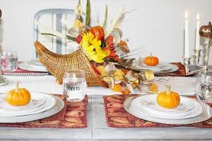 40+ Inexpensive Thanksgiving Table Decorating Ideas for 2024