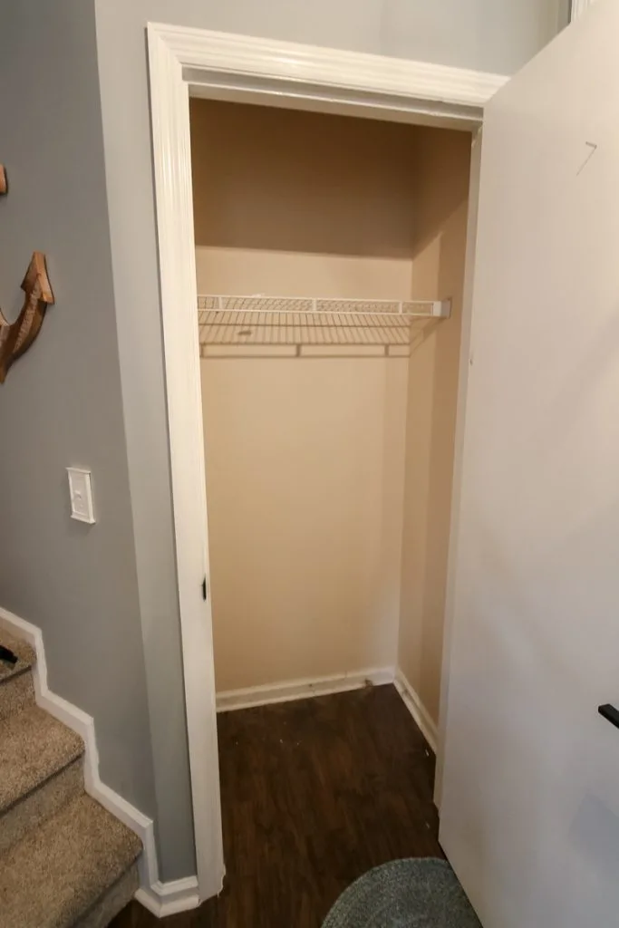 CRAFTWAND® - entryway closet design