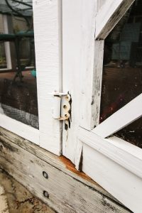 How to replace a screen door