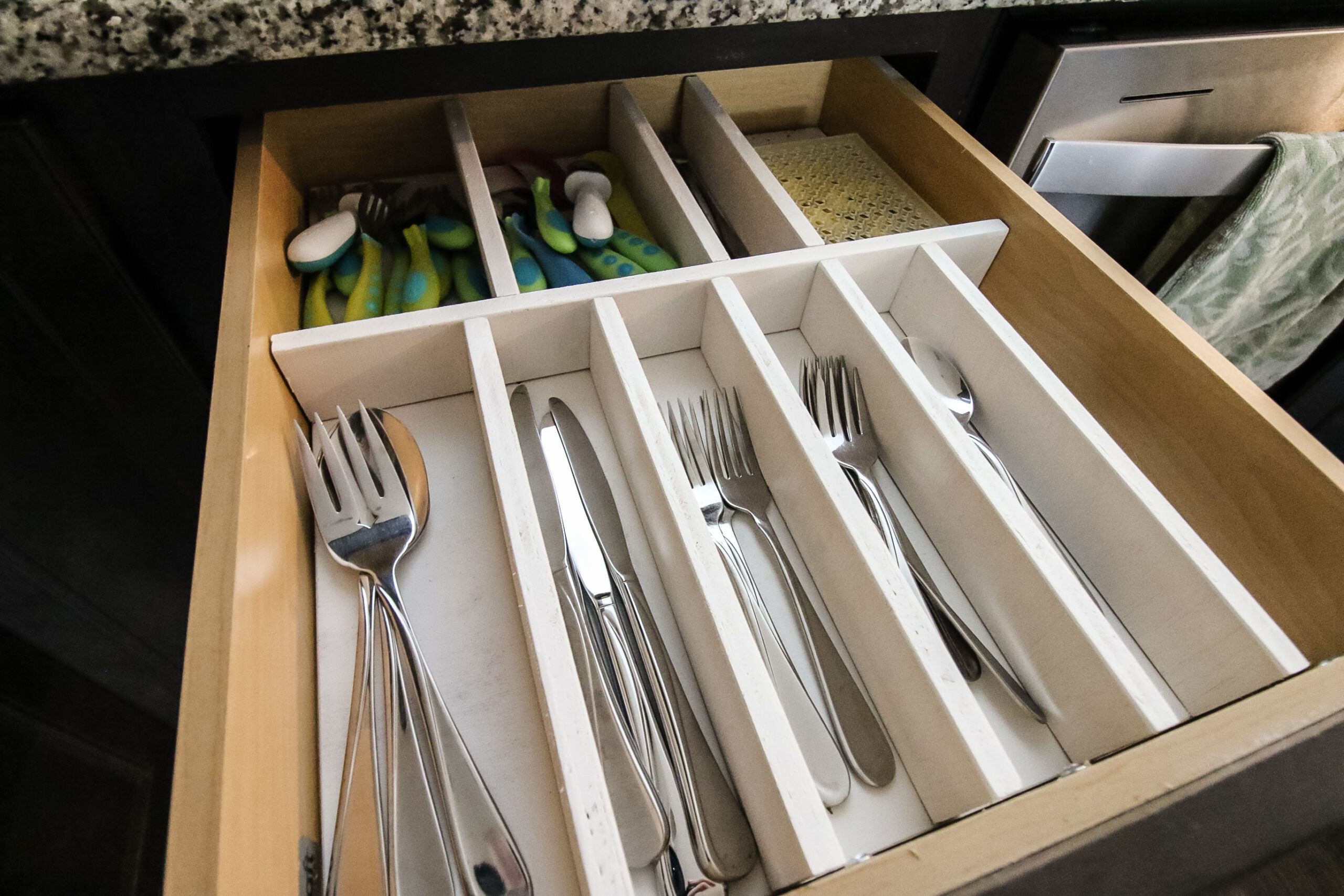 How to make DIY kitchen drawer dividers