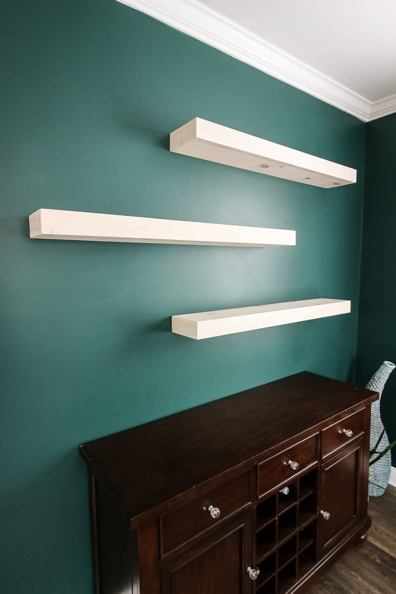 How to build and install simple DIY floating shelves