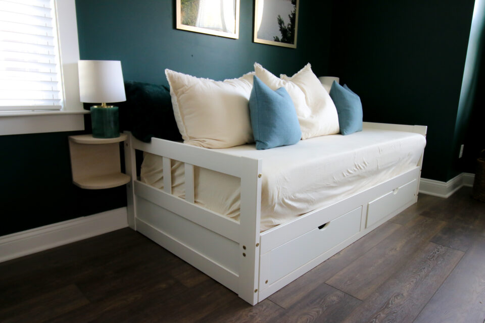 What is a daybed and how to use one in your home