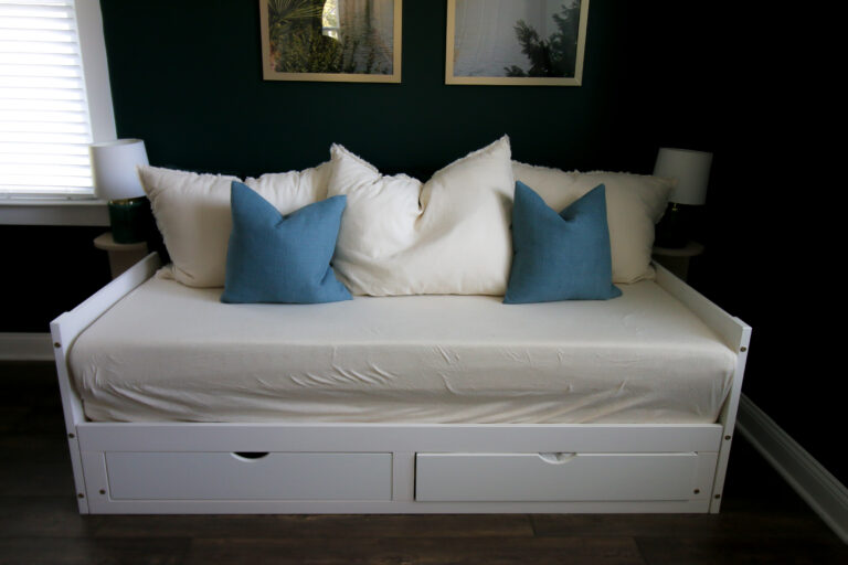 What is a daybed and how to use one in your home