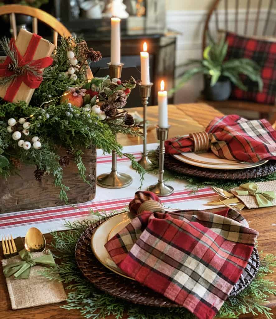 31 cheap & simple Christmas table decorations