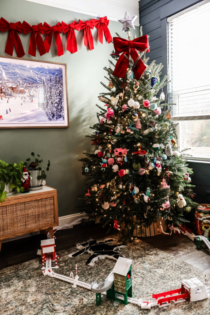 Christmas tree with bows