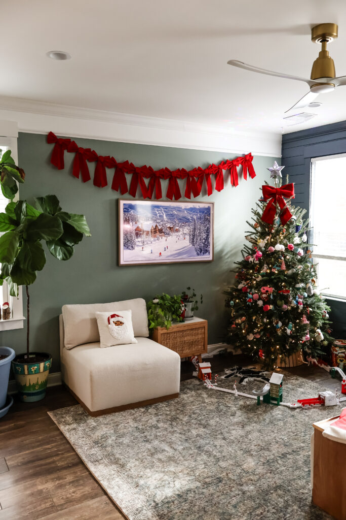 Red bow garland decor