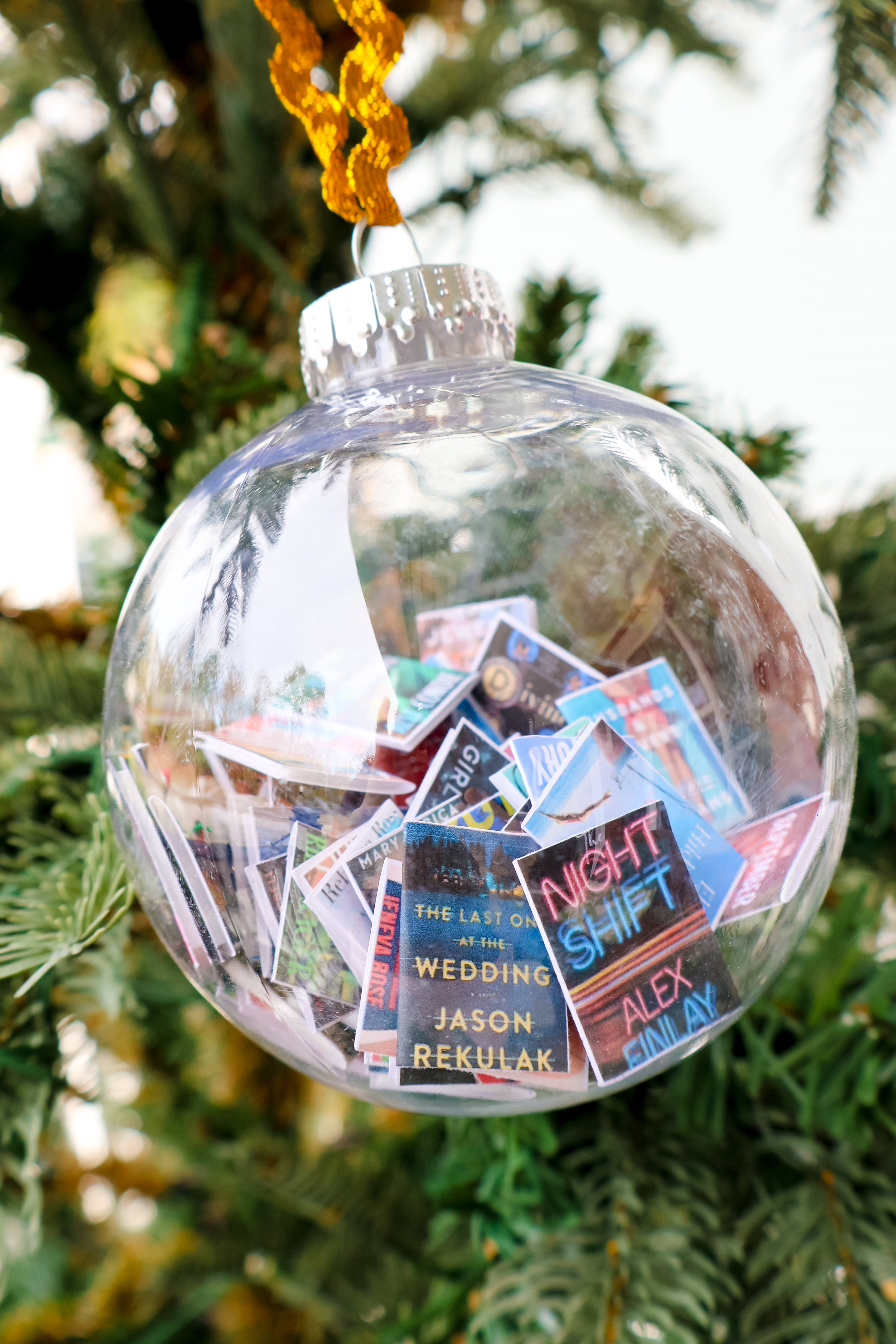 DIY year of books keepsake ornament