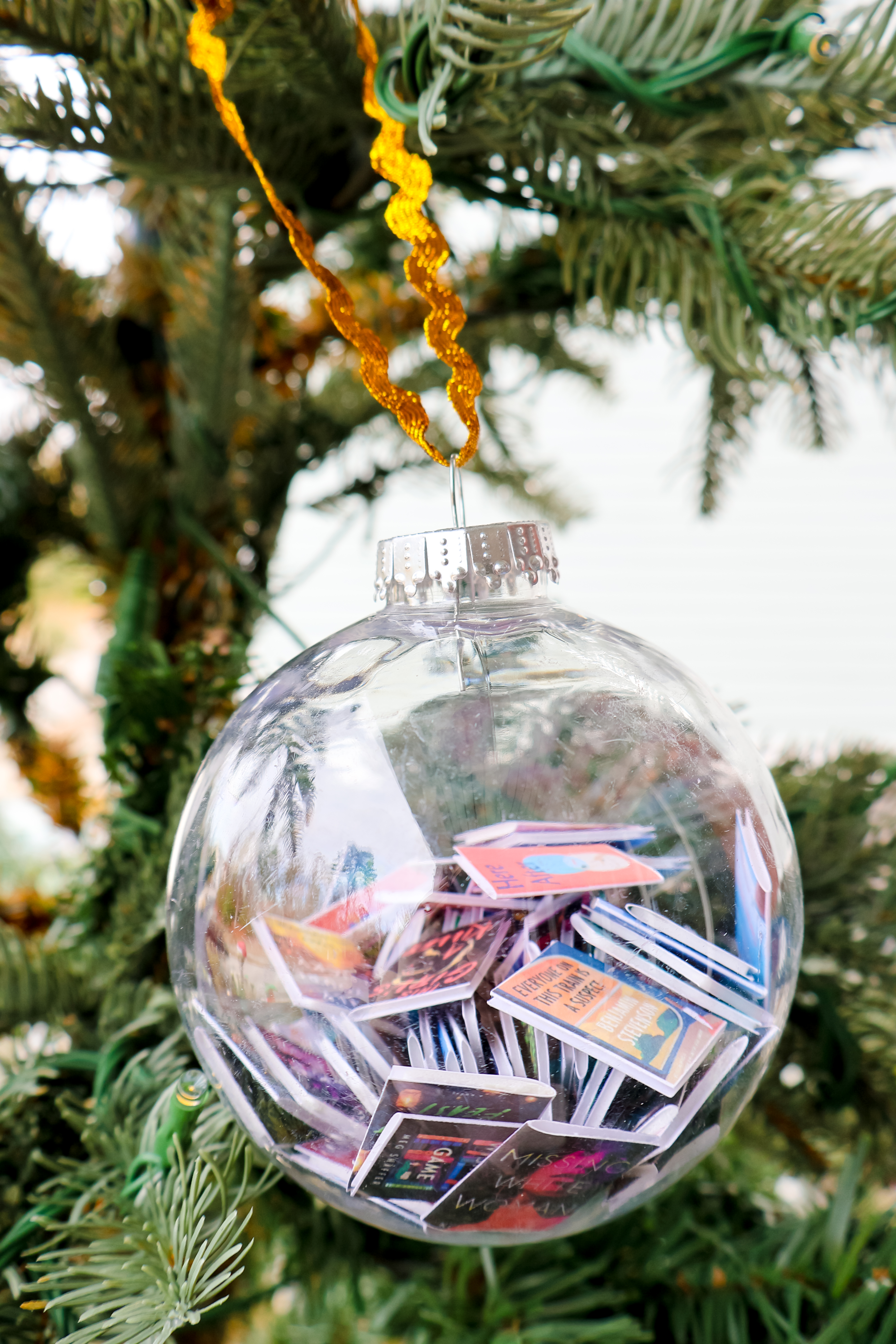 DIY year of books keepsake ornament