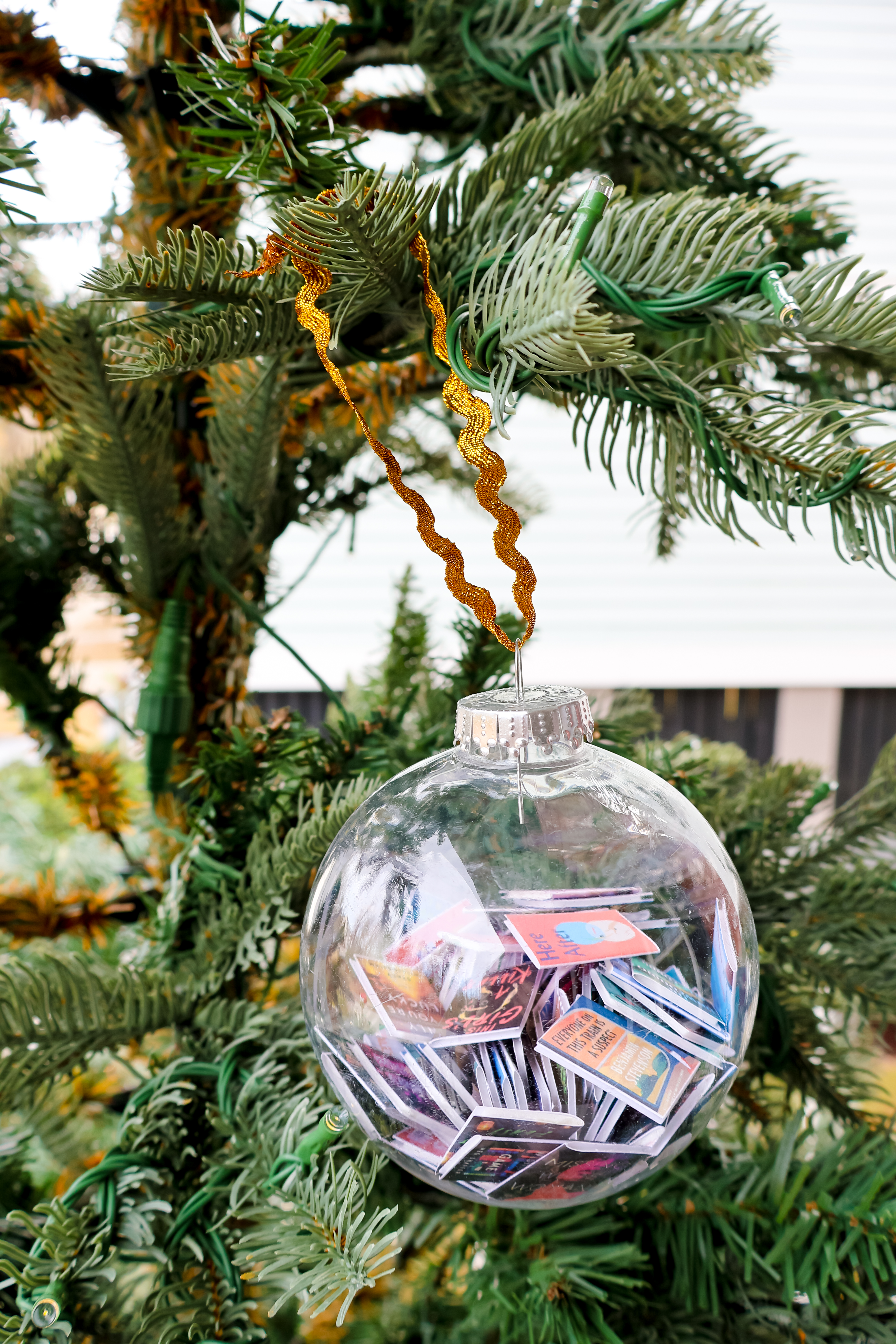 DIY year of books keepsake ornament