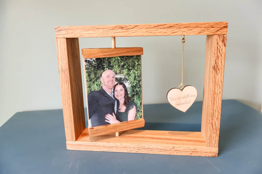 DIY rotating photo frame - Charleston Crafted