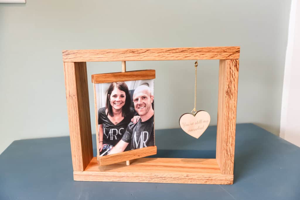 DIY rotating photo frame - Charleston Crafted