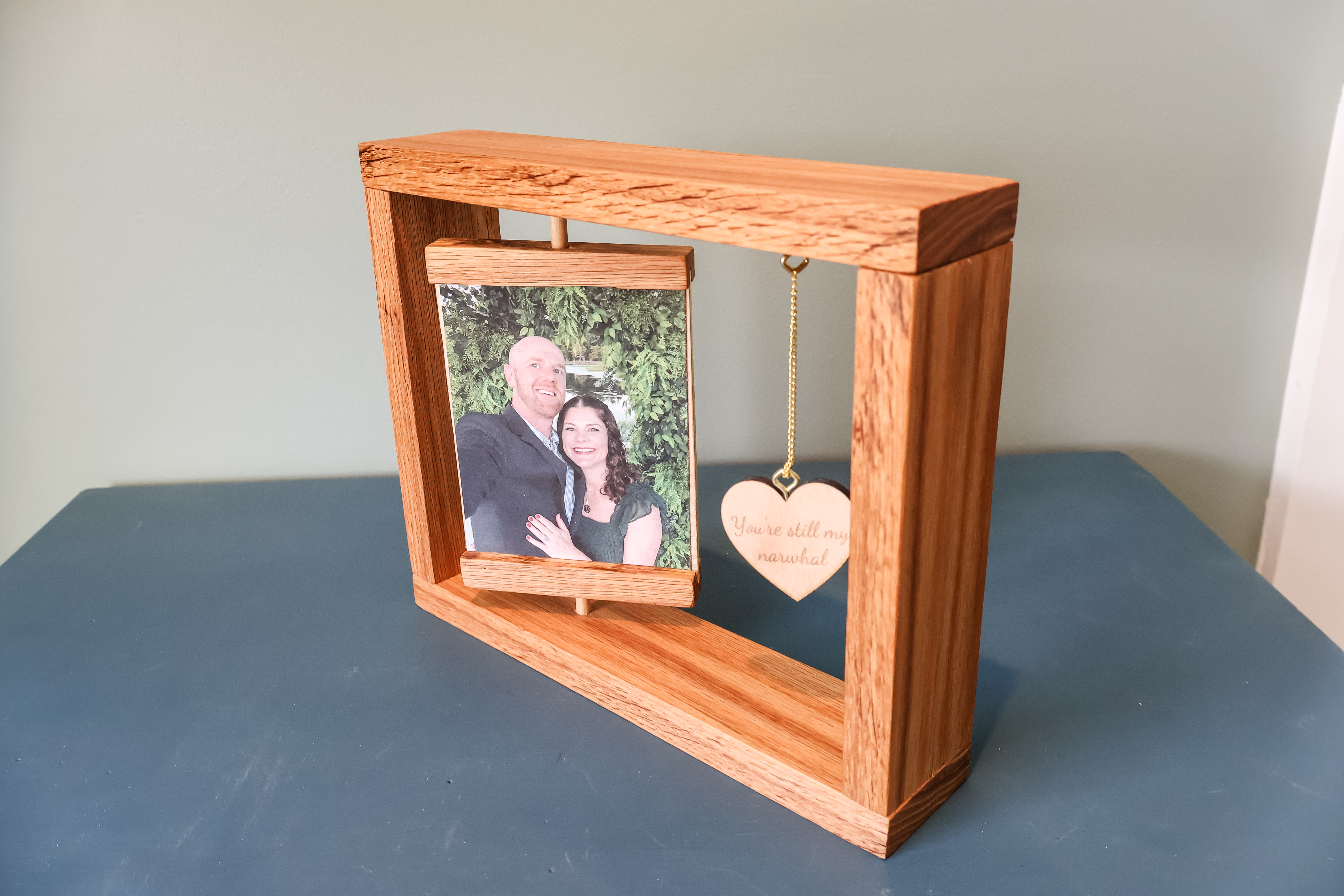 DIY rotating photo frame - Charleston Crafted