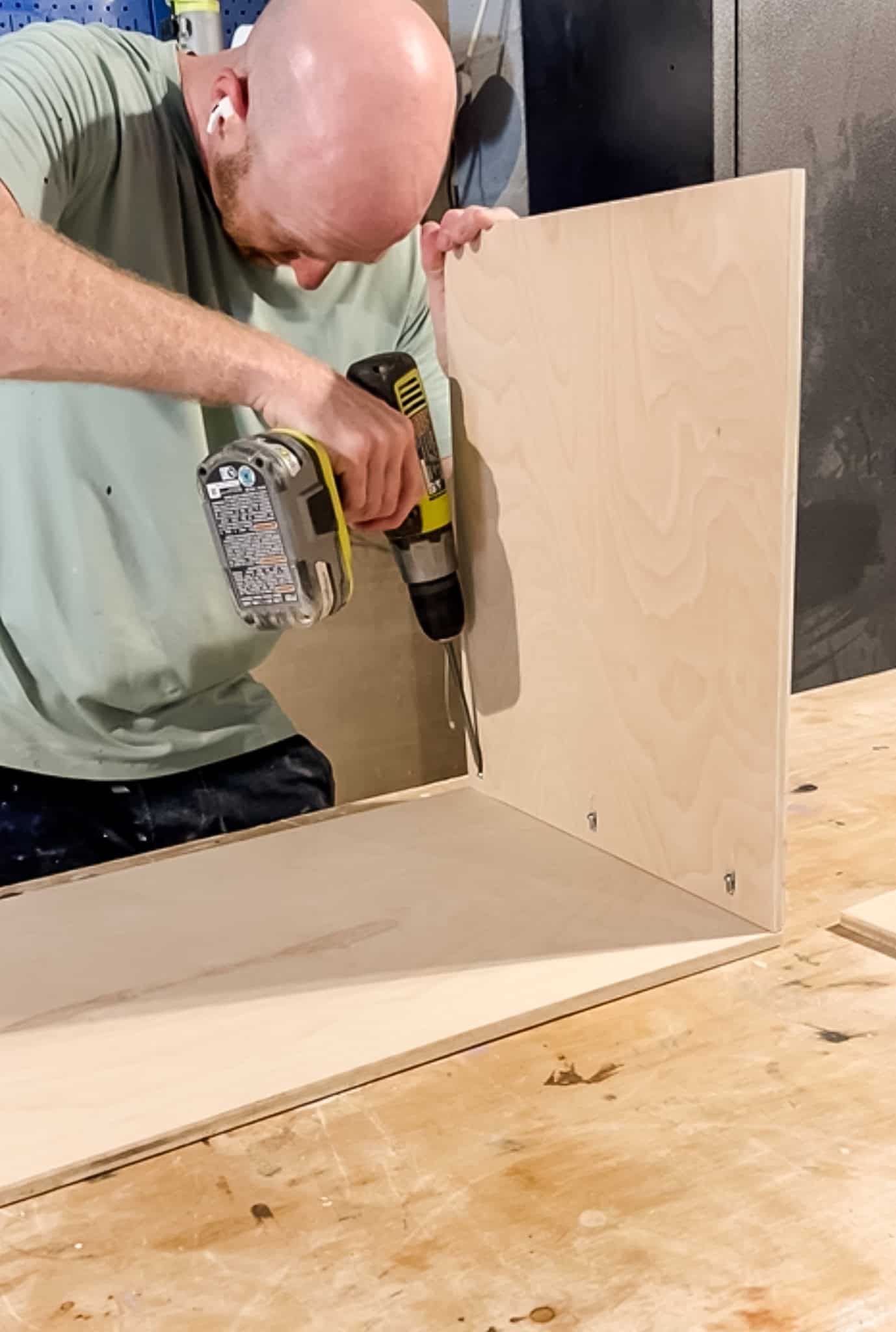 Attaching sides to top in ottoman coffee table